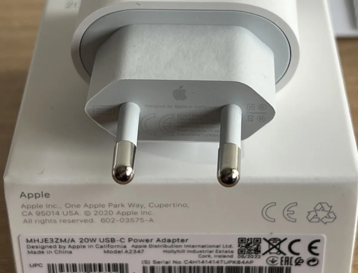 Adapter brzi punjač iPhone 11 12 13 14 15 Pro Max Apple - Tehnička izrada i anatomske prednosti