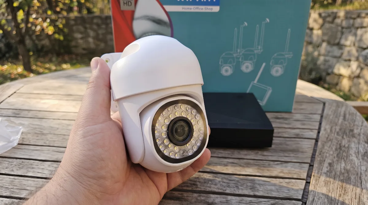 AKCIJA NOVO Video Nadzor Set 4 WiFi Kamere Full HD PTZ NVR 1080P slika 2