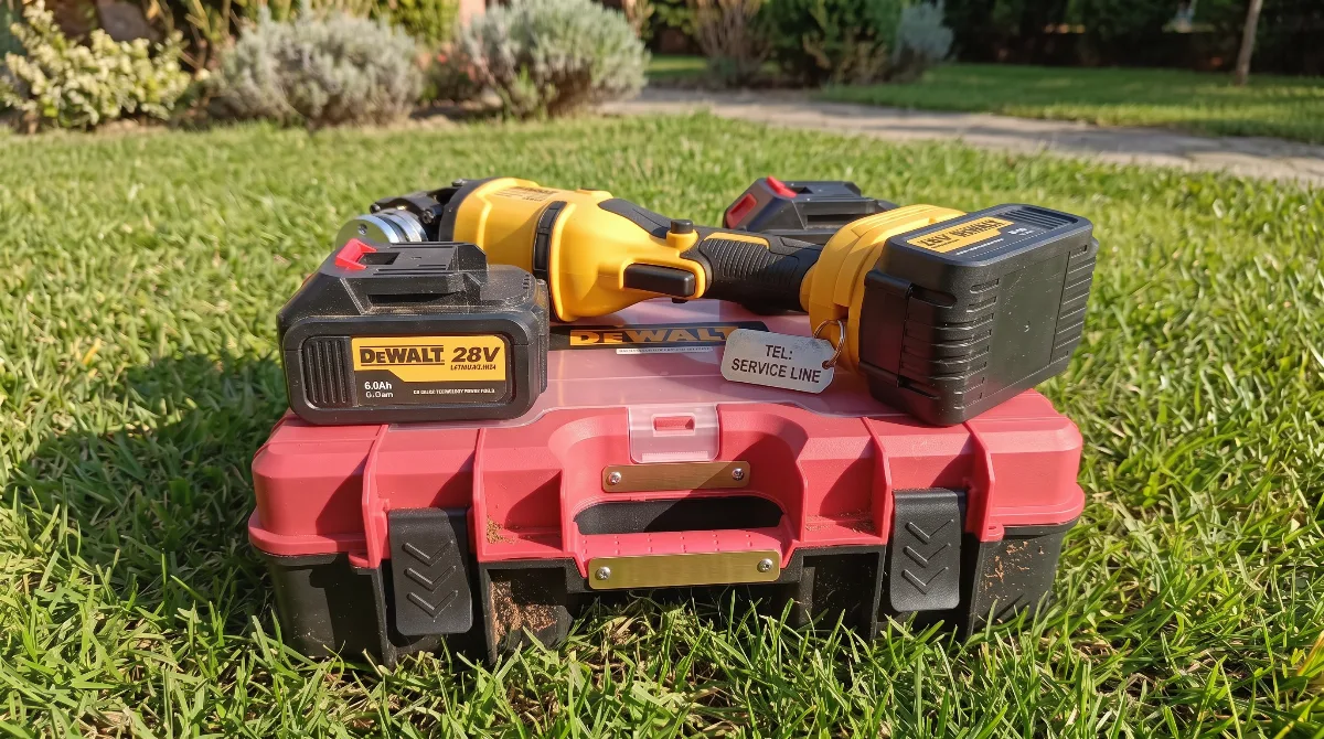 Aku Brusilica DeWalt 28V + 2 Baterije 6.0Ah Profesionalna - Karakteristike