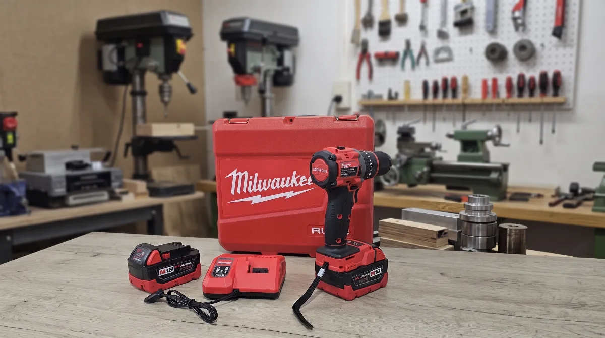 Milwaukee M18 aku bušilica udarna čekić 18V | 5.0Ah set busilica